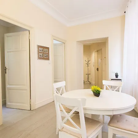 Augustus Terrace Deluxe Apartment