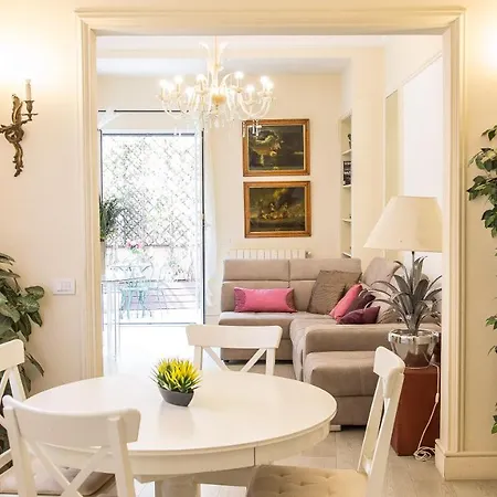 Augustus Terrace Deluxe Lägenhet *